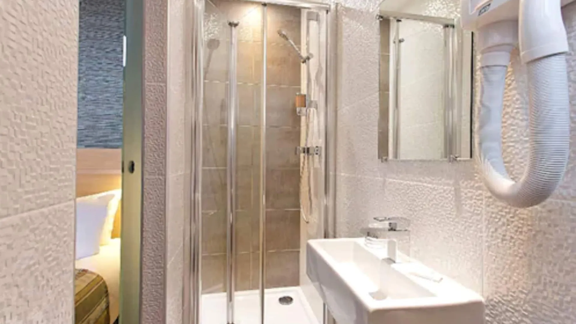 Des Pavillons Hotel Paris